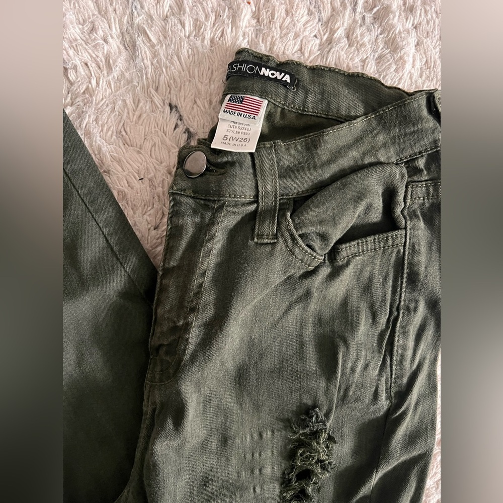 Fashion nova women’s jeans distressed